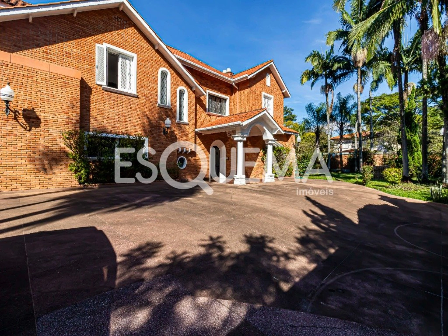 Casa com arquitetura contemporânea no Jardim América - Imagem 4