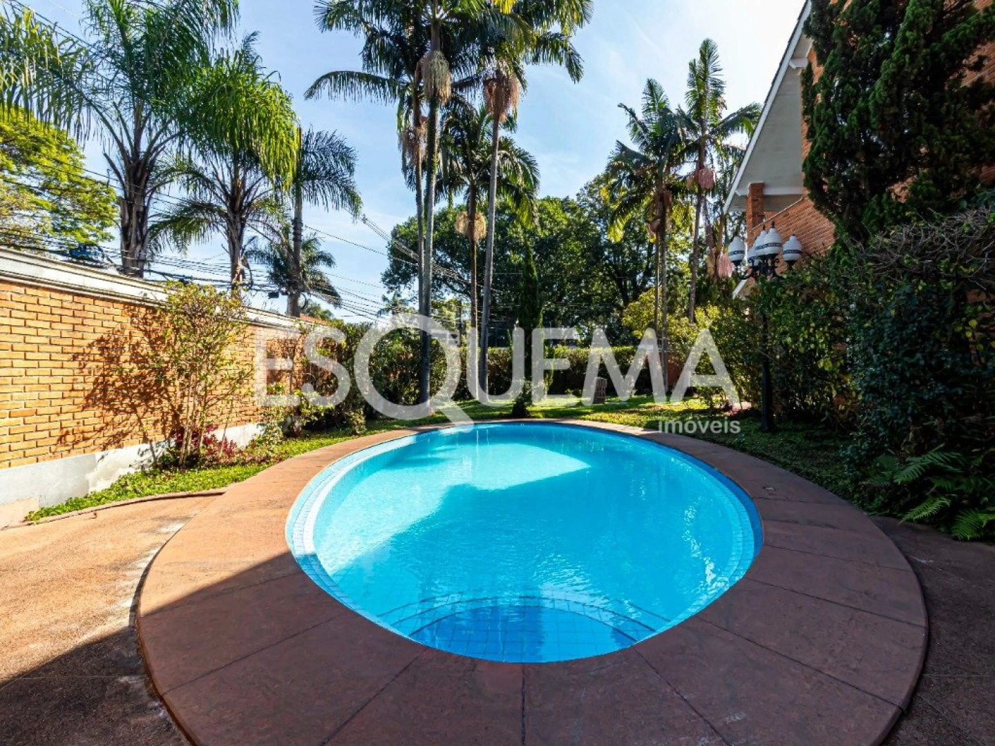 Casa com arquitetura contemporânea no Jardim América - Imagem 6