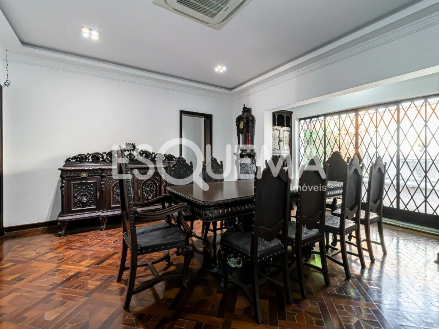 Casa com arquitetura contemporânea no Jardim América - Imagem 9