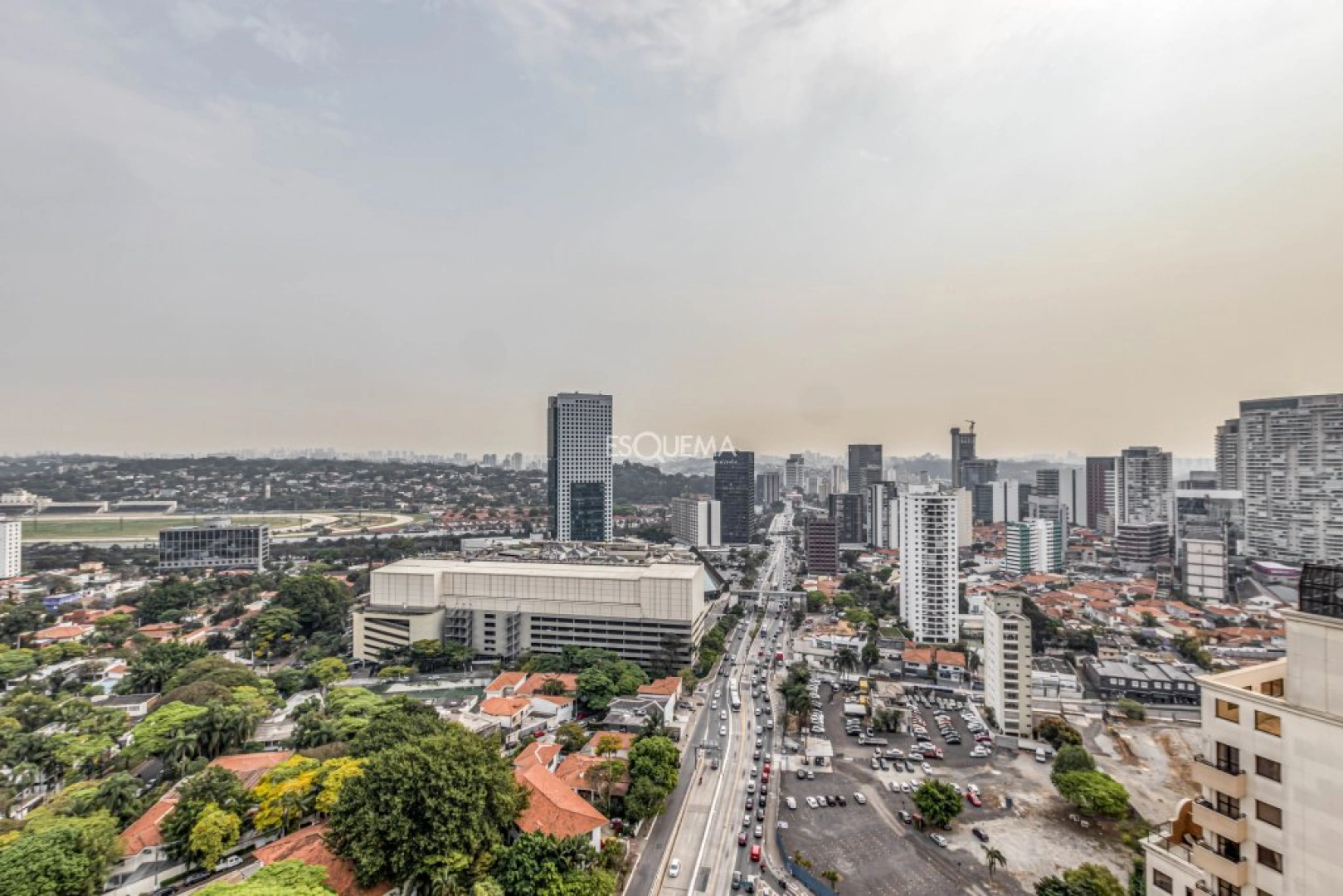 Cobertura mobiliada com vista para o skyline da cidade - Imagem 4