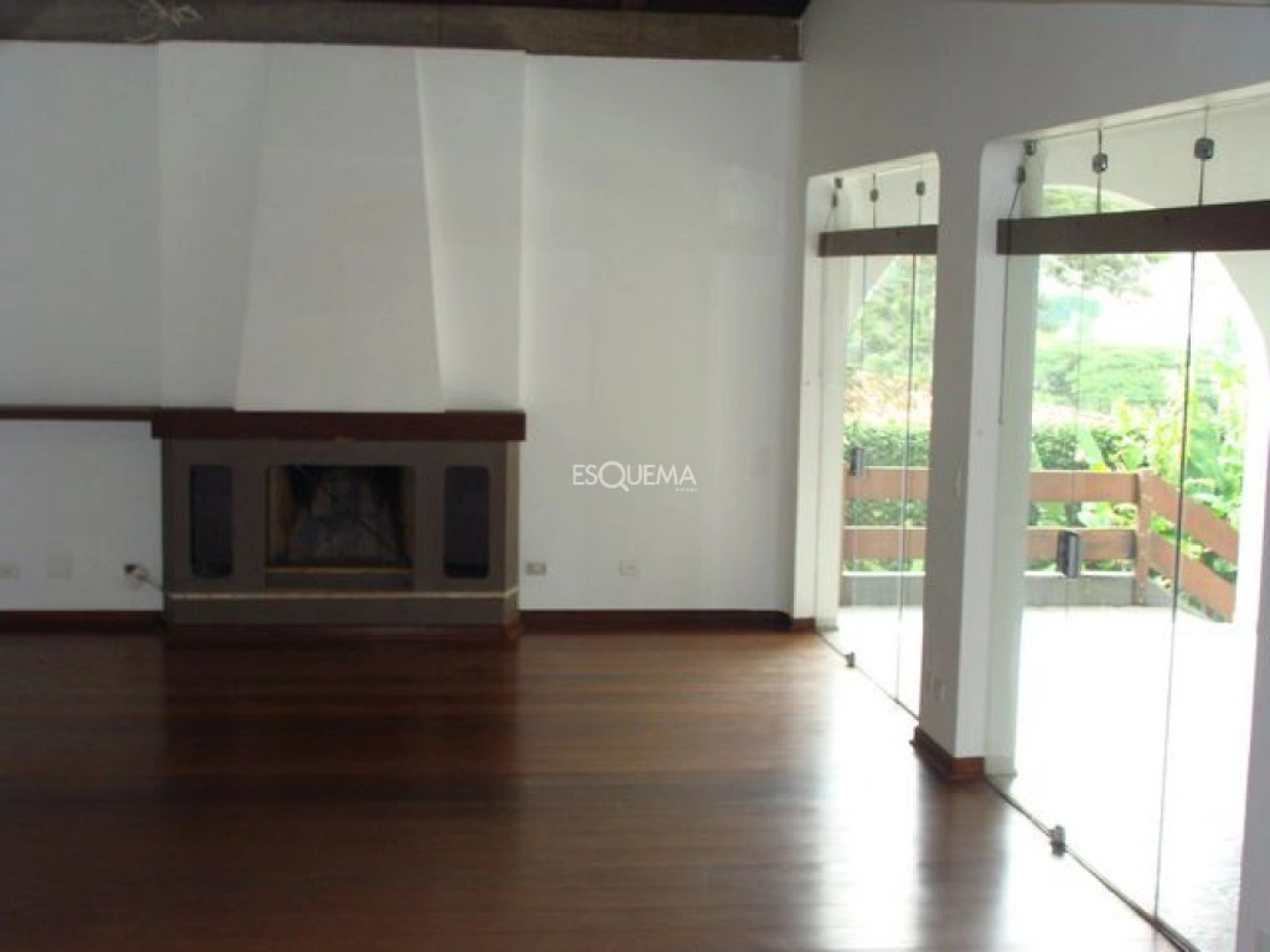 Casa para modernização com jardim e piscina - Imagem 15