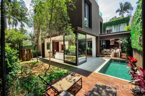 Casa com projeto moderno no Jardim América