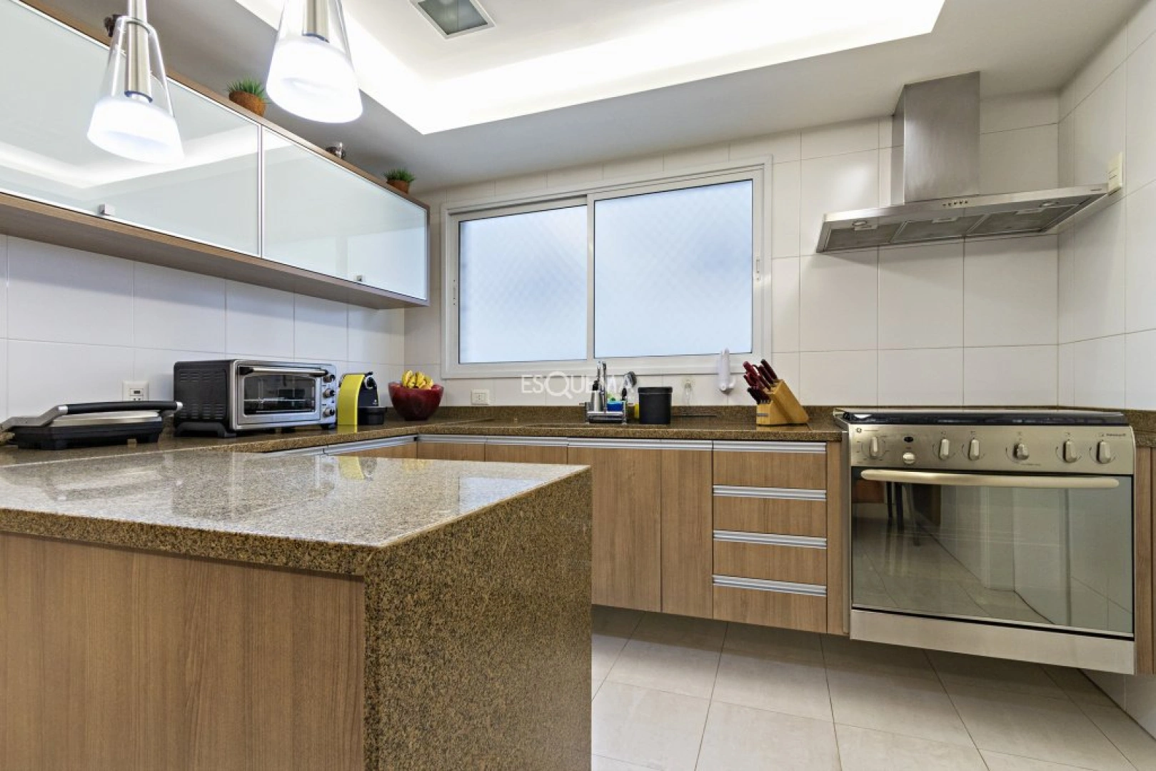 Apartamento reformado em prédio com lazer - Imagem 10