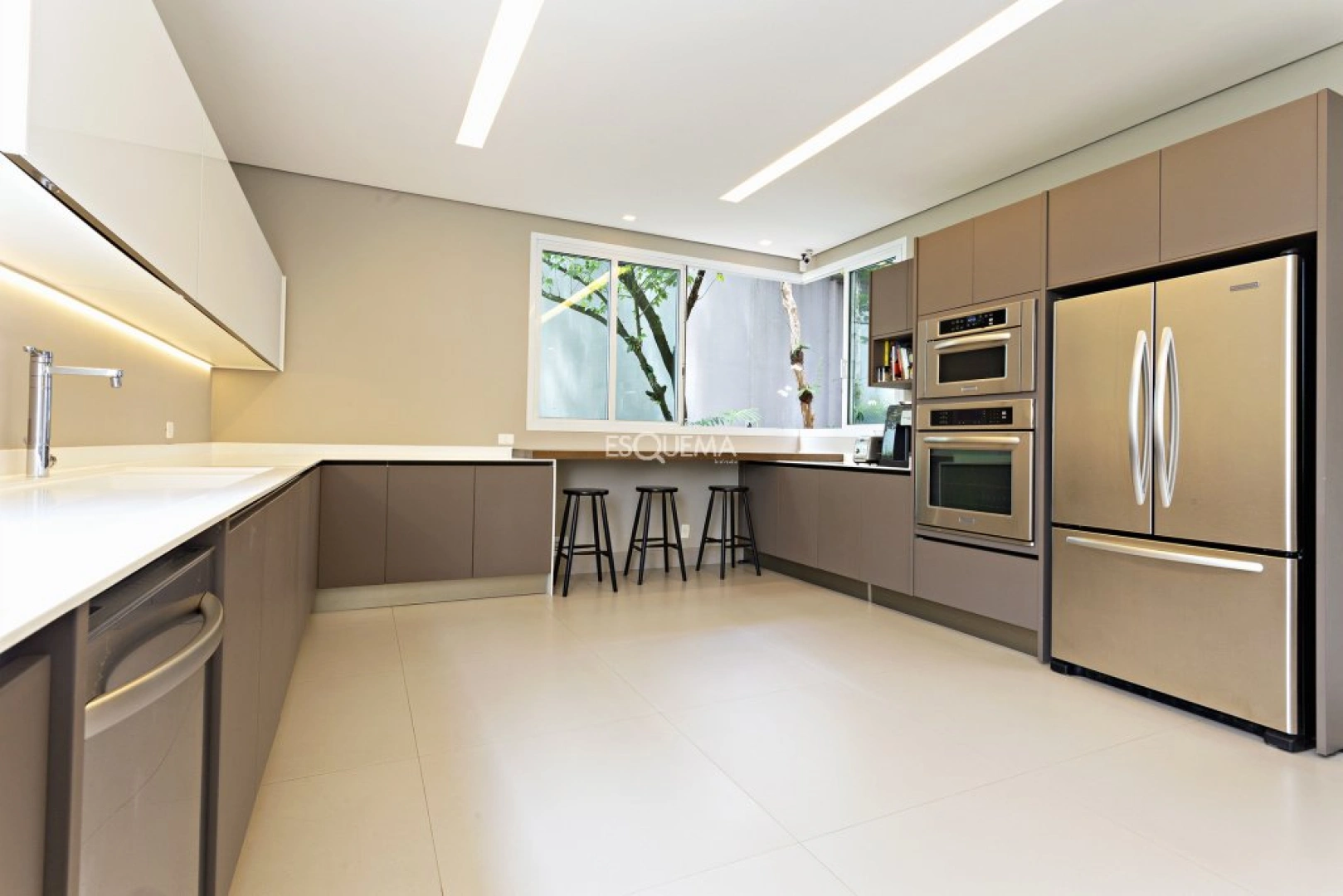 Casa reformada com projeto moderno - Imagem 10