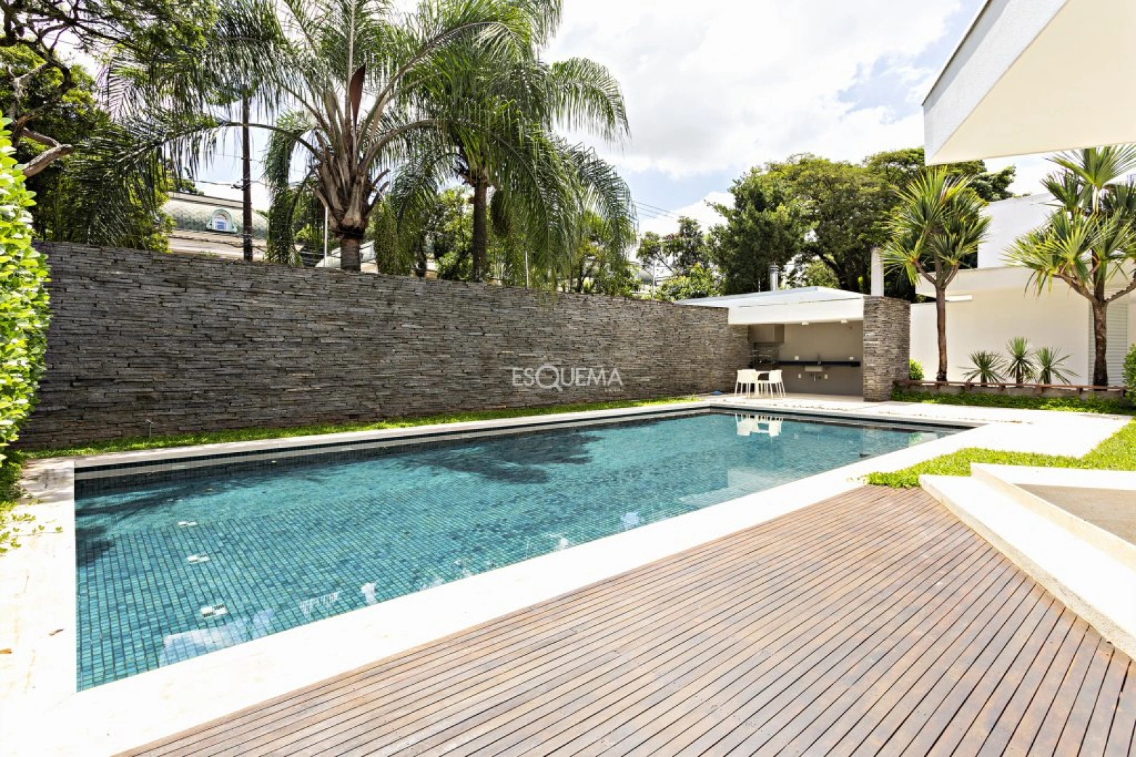 Casa reformada com projeto moderno - Imagem 2