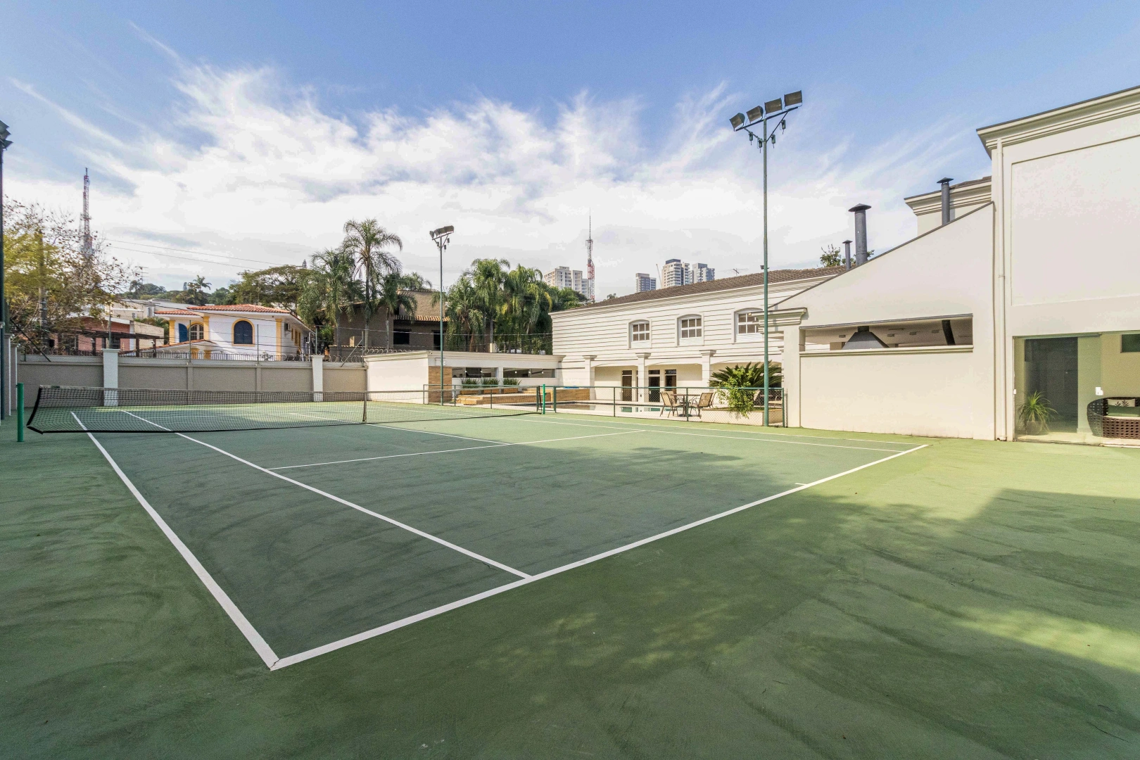 Casa com reforma contemporânea e lazer completo - Imagem 3