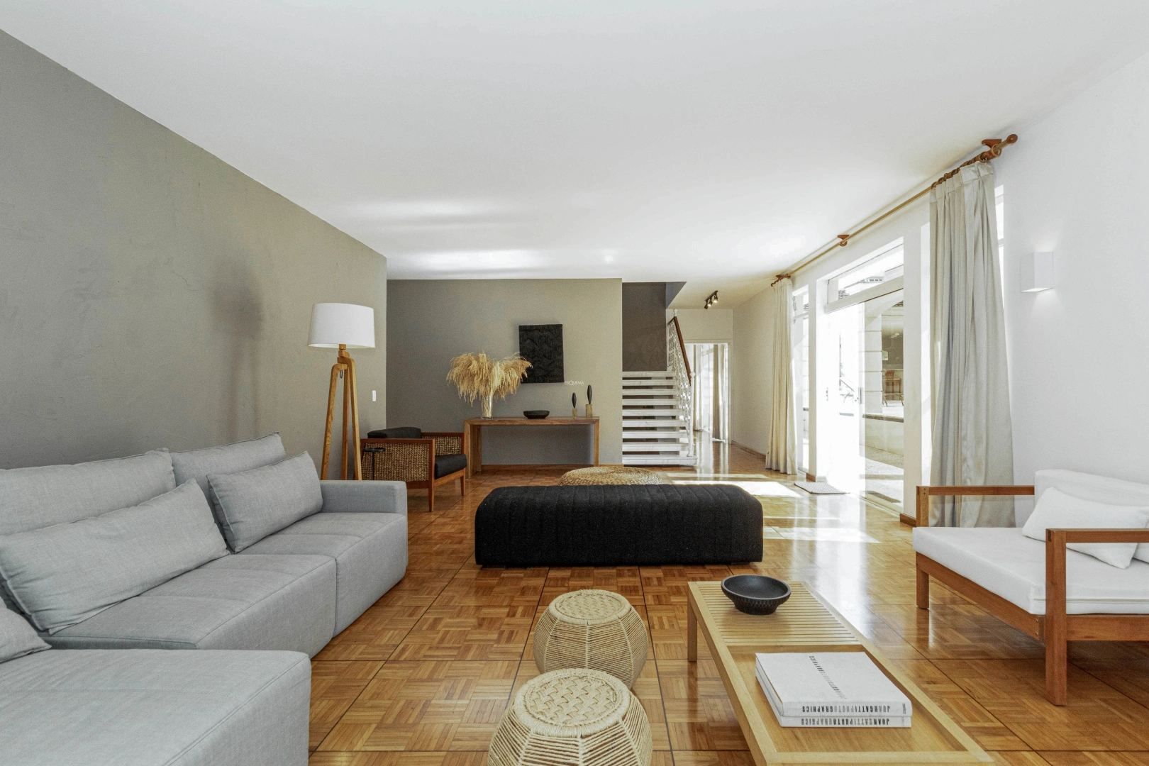 Casa com reforma contemporânea e lazer completo - Imagem 5