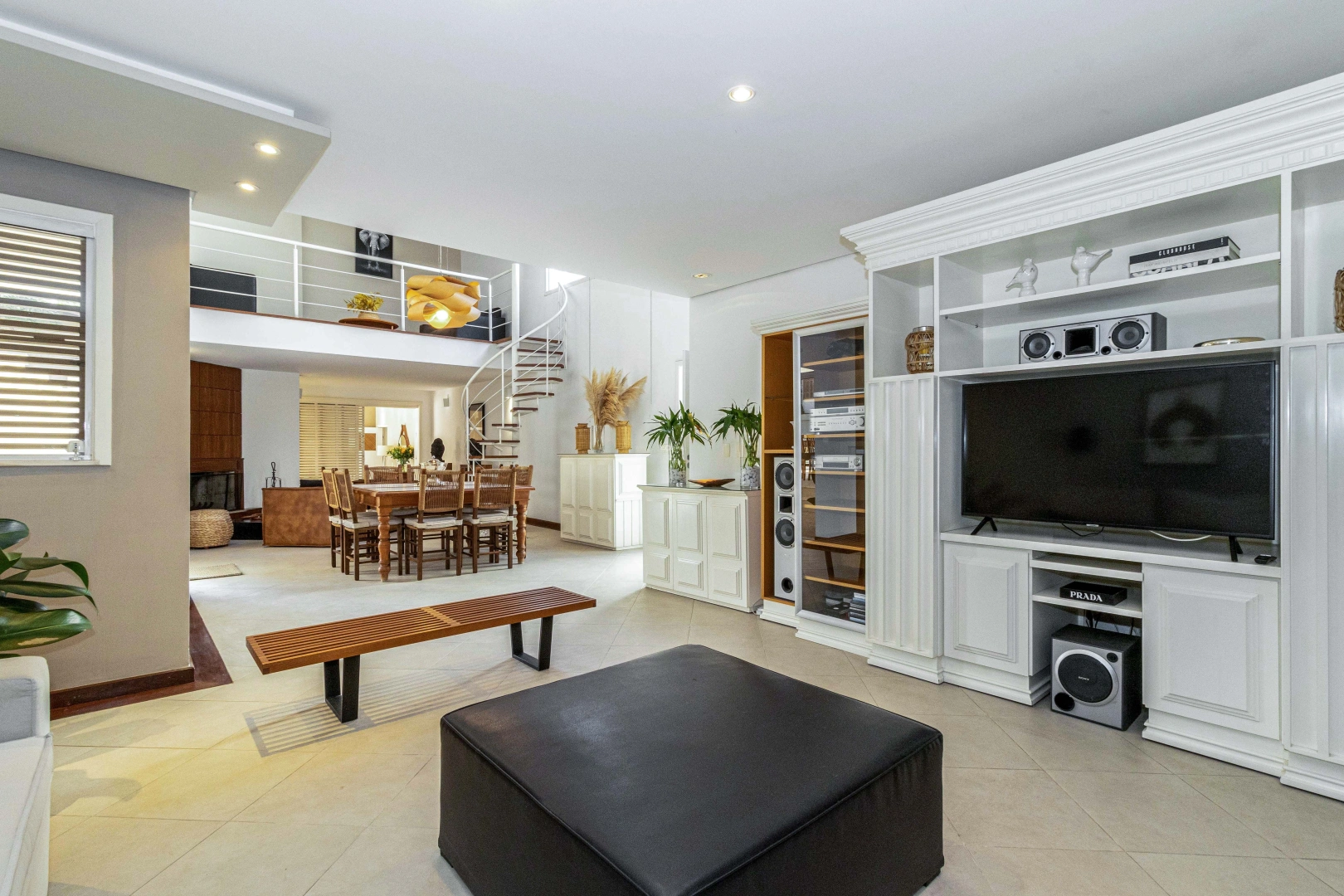 Casa com reforma contemporânea e lazer completo - Imagem 8