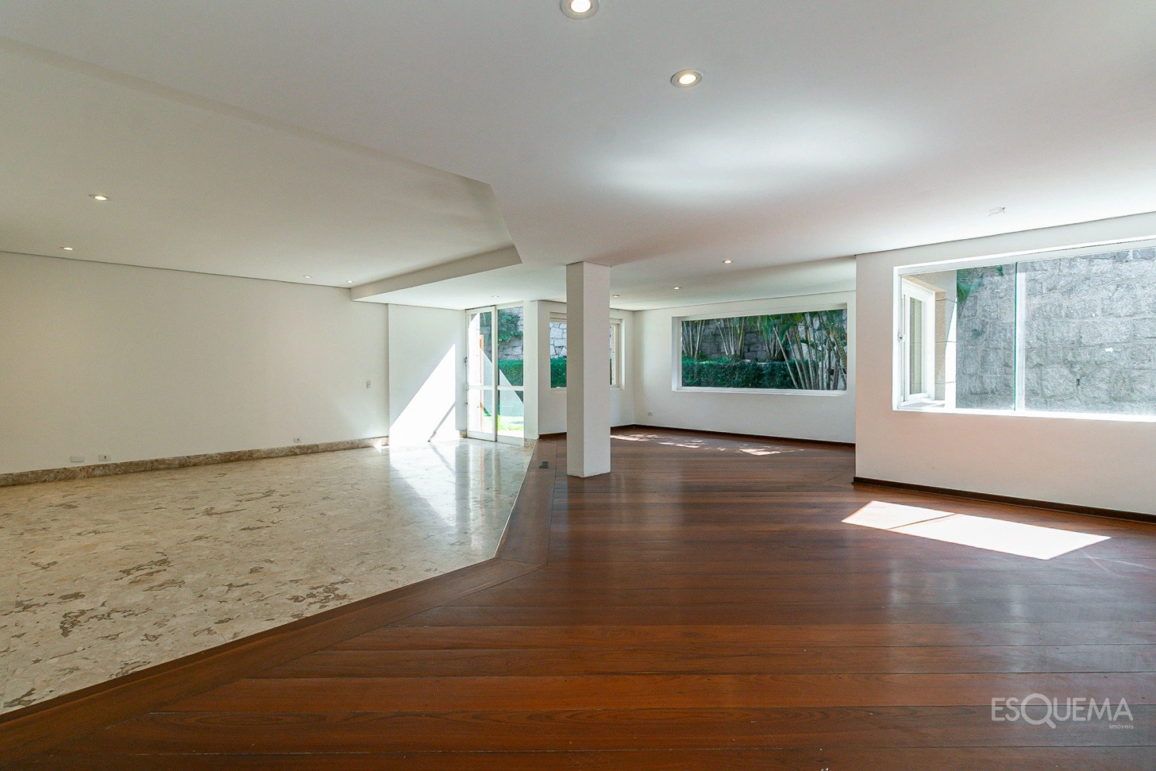 Casa térrea reformada, cercada por verde - Imagem 8