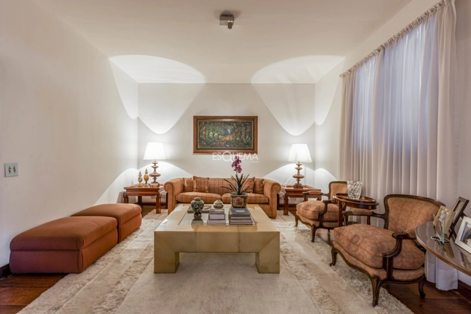 Casa bem localizada com jardim e piscina - Imagem 8