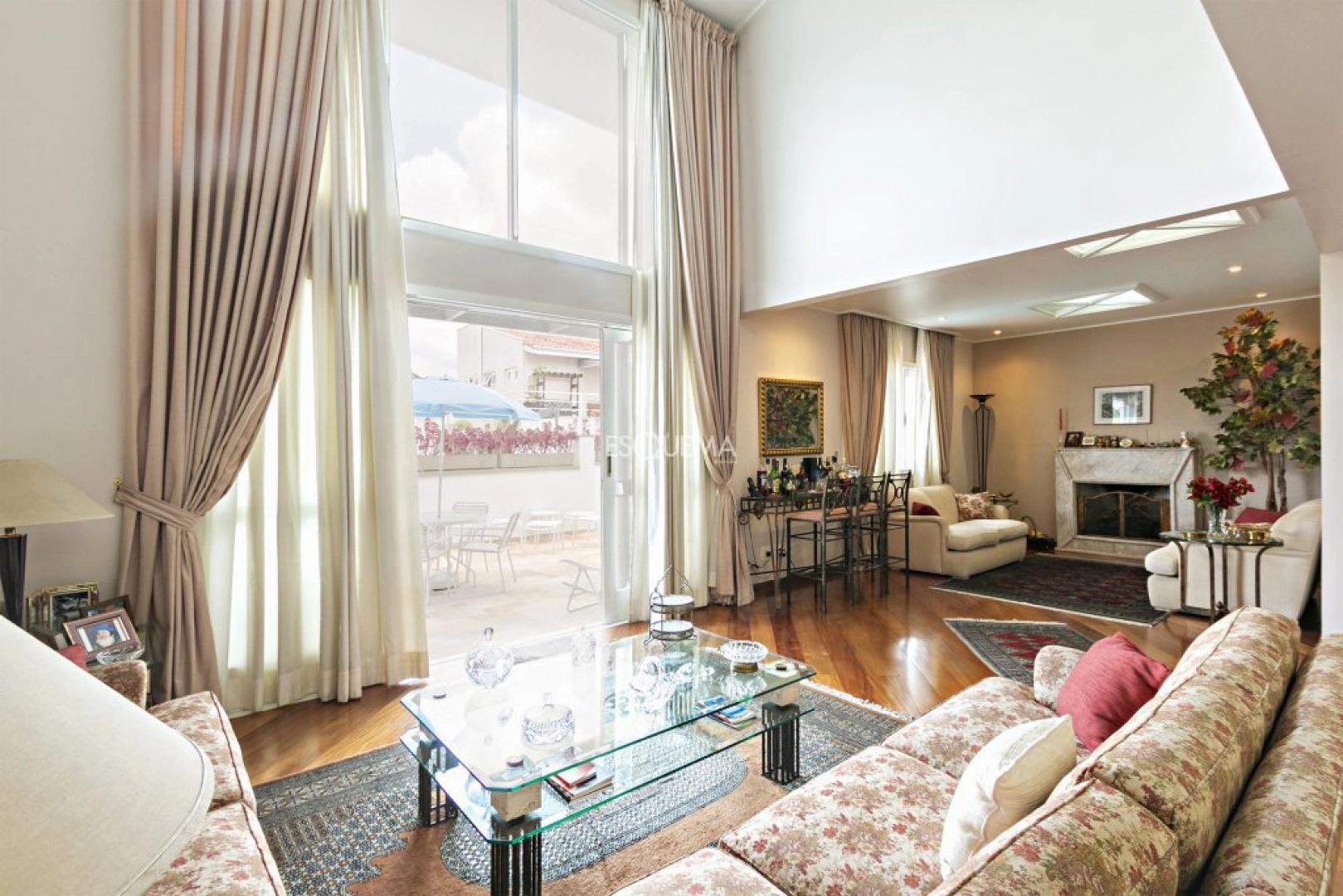 Casa em condomínio - Imagem 2