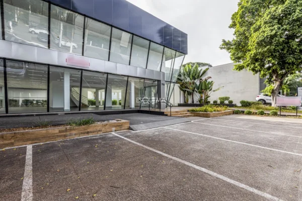 Loja em corredor comercial privilegiado
