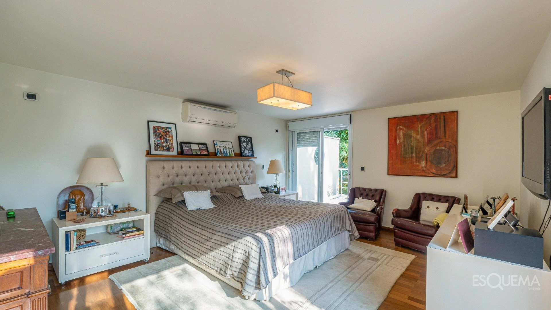 Casa projetada em meio a agradável jardim - Imagem 13