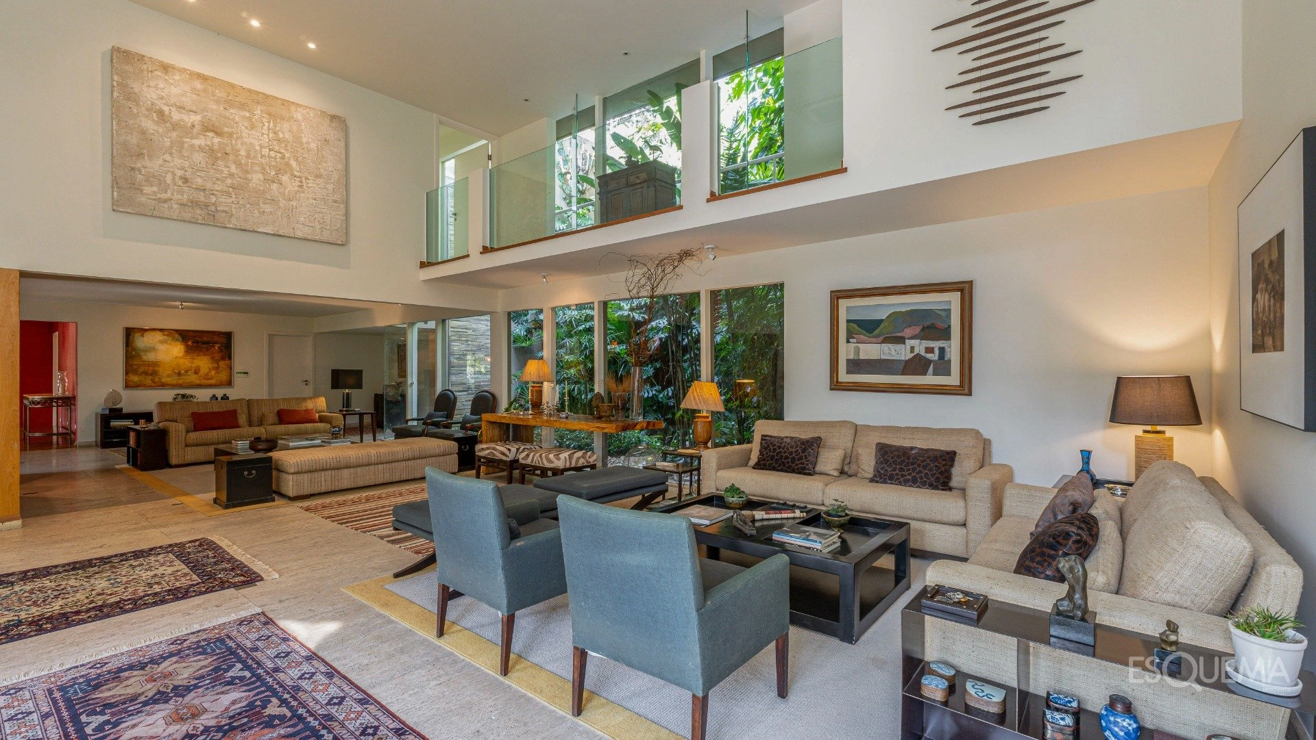 Casa projetada em meio a agradável jardim - Imagem 6