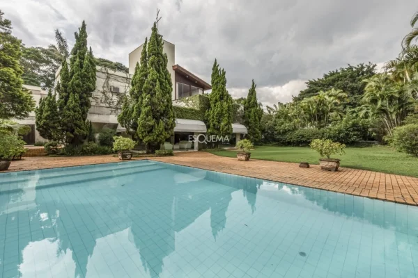Casa em rua fechada