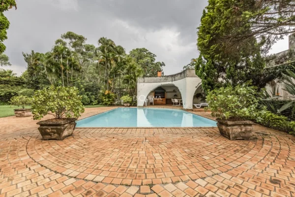 Casa em rua fechada