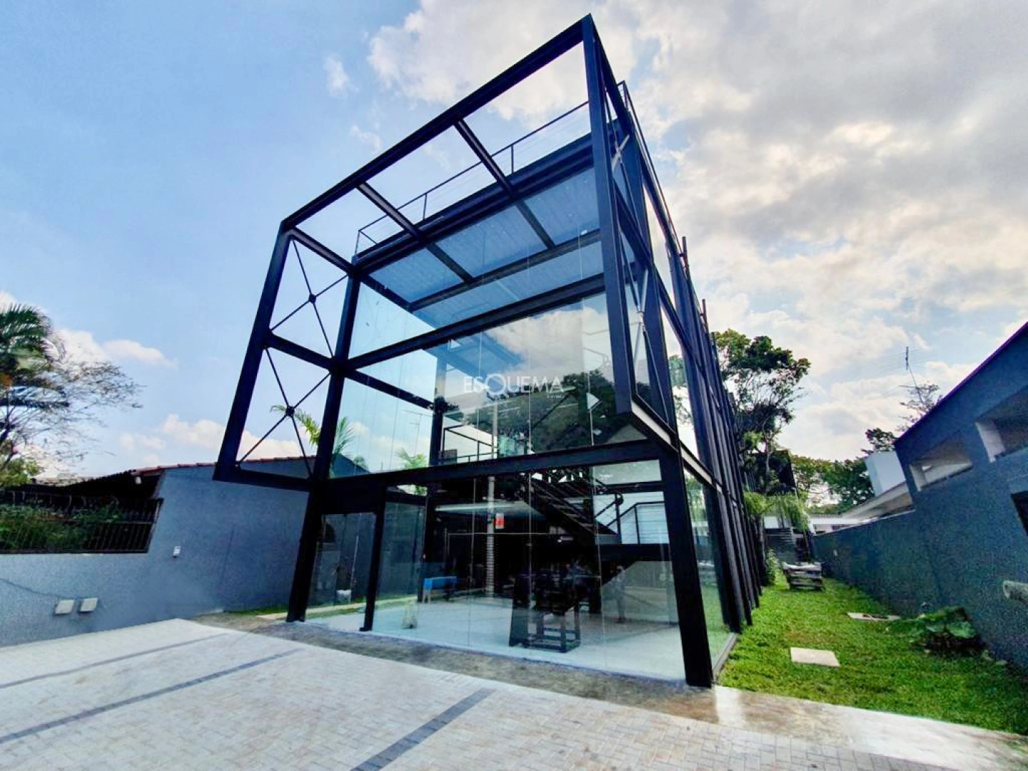 Prédio comercial com projeto moderno - Imagem 1
