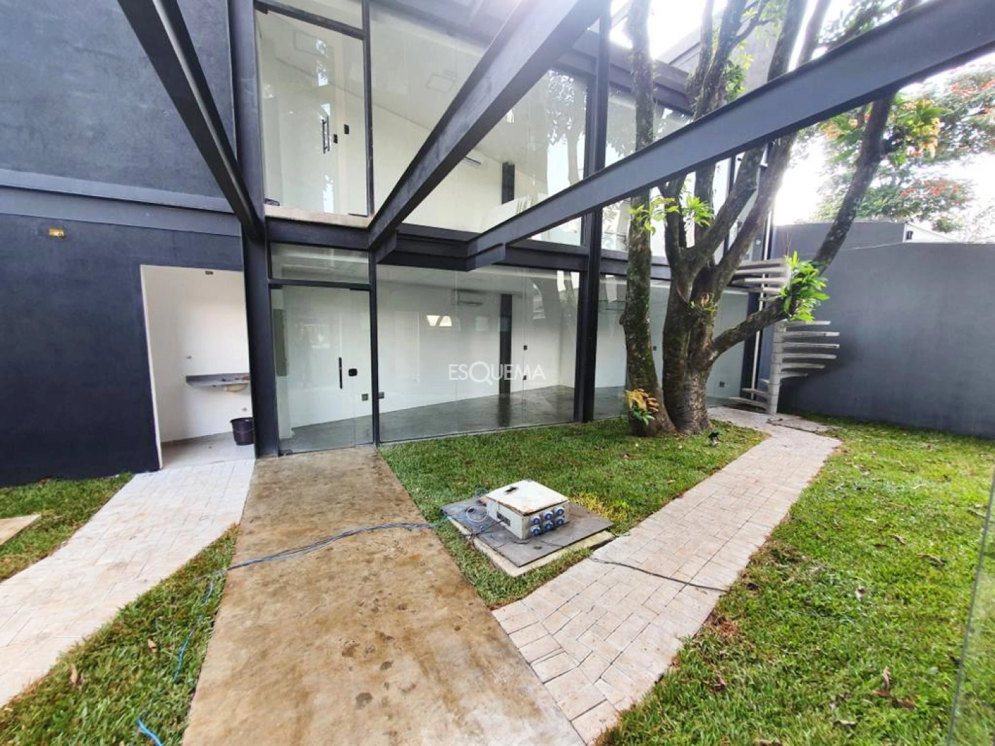 Prédio comercial com projeto moderno - Imagem 2