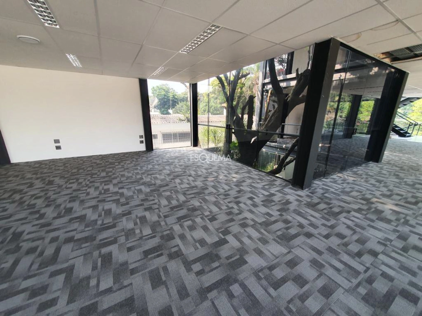 Prédio comercial com projeto moderno - Imagem 6
