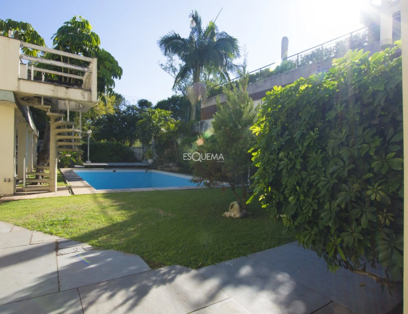 Casa em localização privilegiada com potencial para reforma - Imagem 4