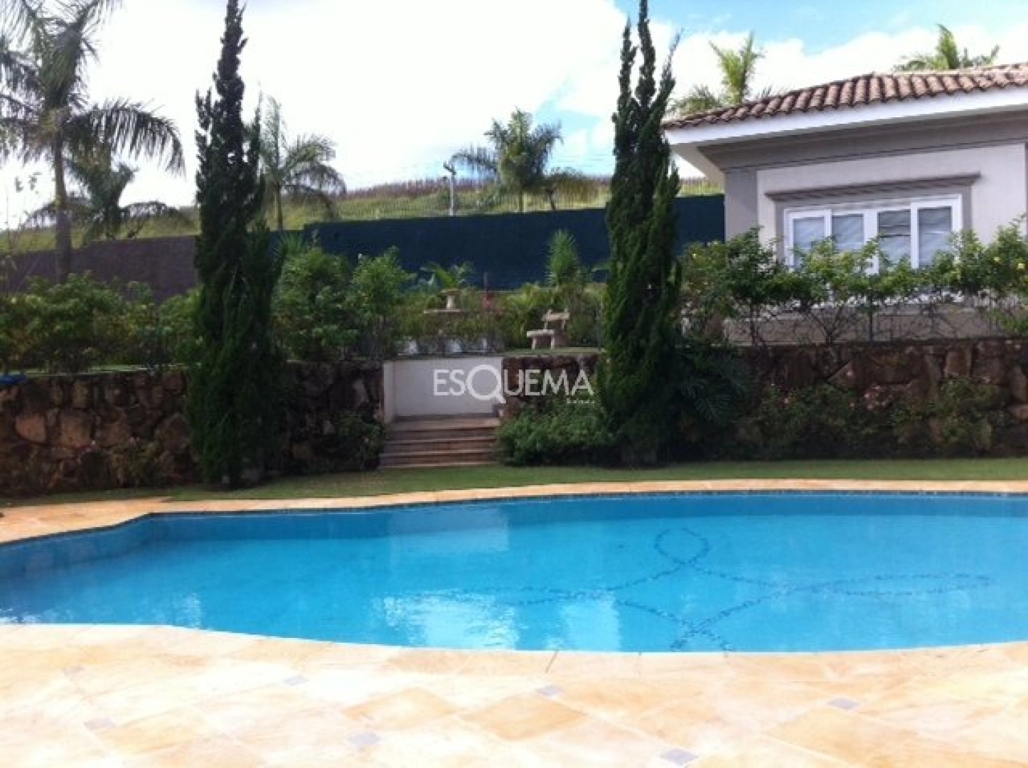 Estilo colonial em terreno bem aproveitado - Imagem 2