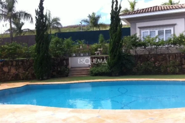 Estilo colonial em terreno bem aproveitado