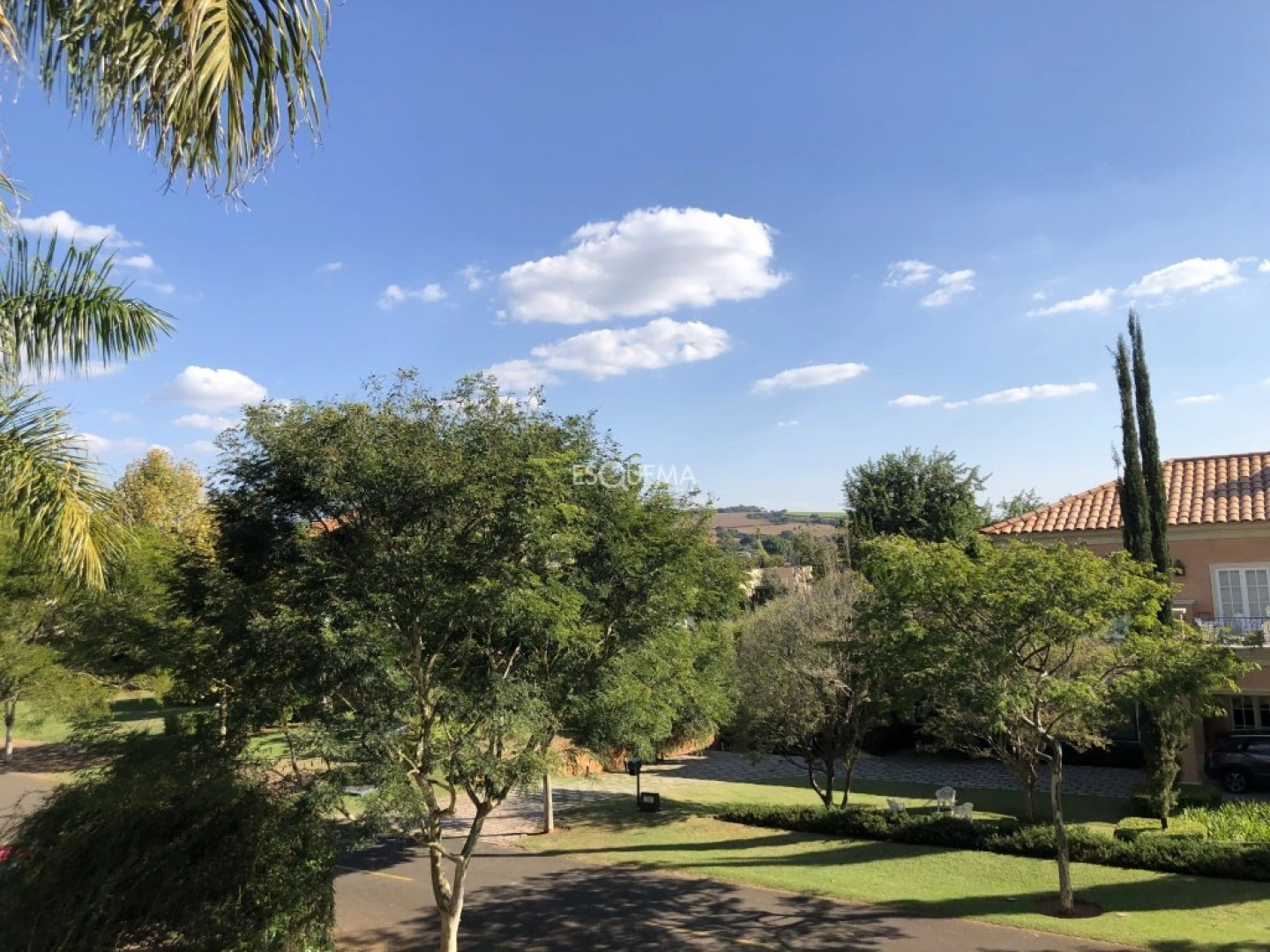 Estilo colonial em terreno bem aproveitado - Imagem 4
