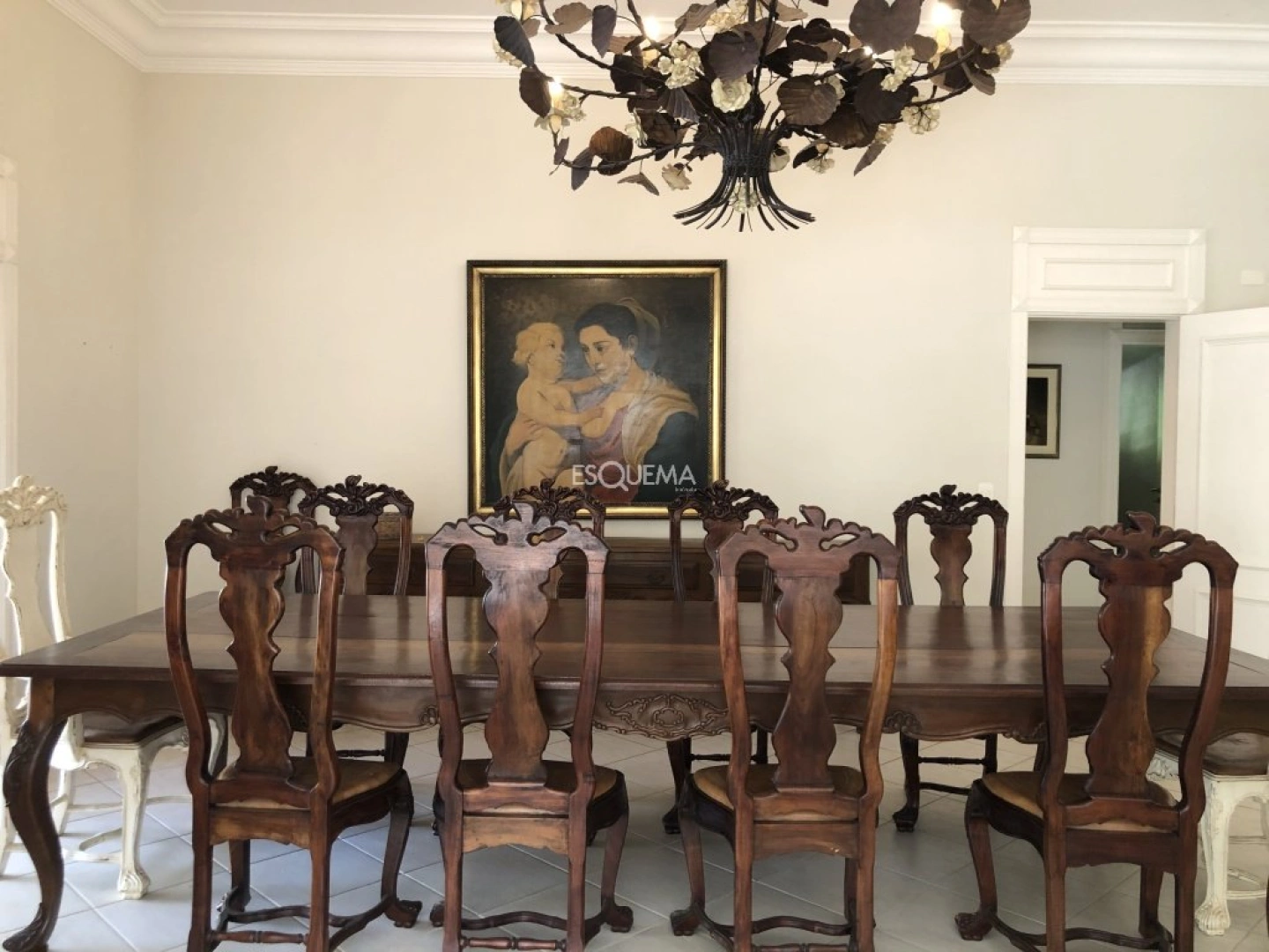 Estilo colonial em terreno bem aproveitado - Imagem 8