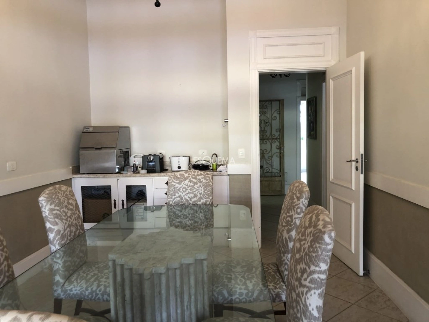 Estilo colonial em terreno bem aproveitado - Imagem 9