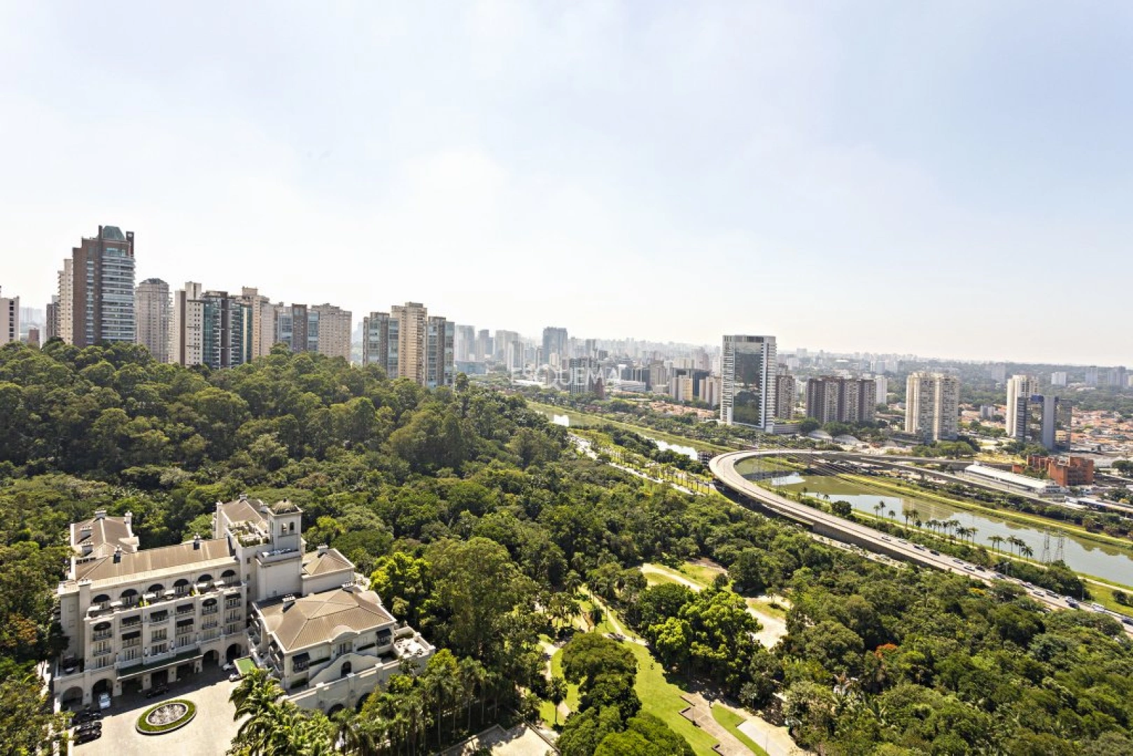 Duplex com área externa e vista 360° - Imagem 1