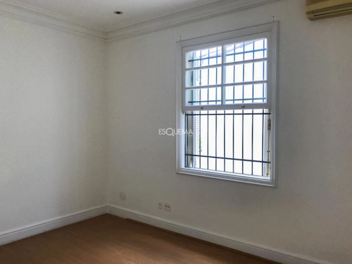 Casa comercial reformada em ótima localização - Imagem 11