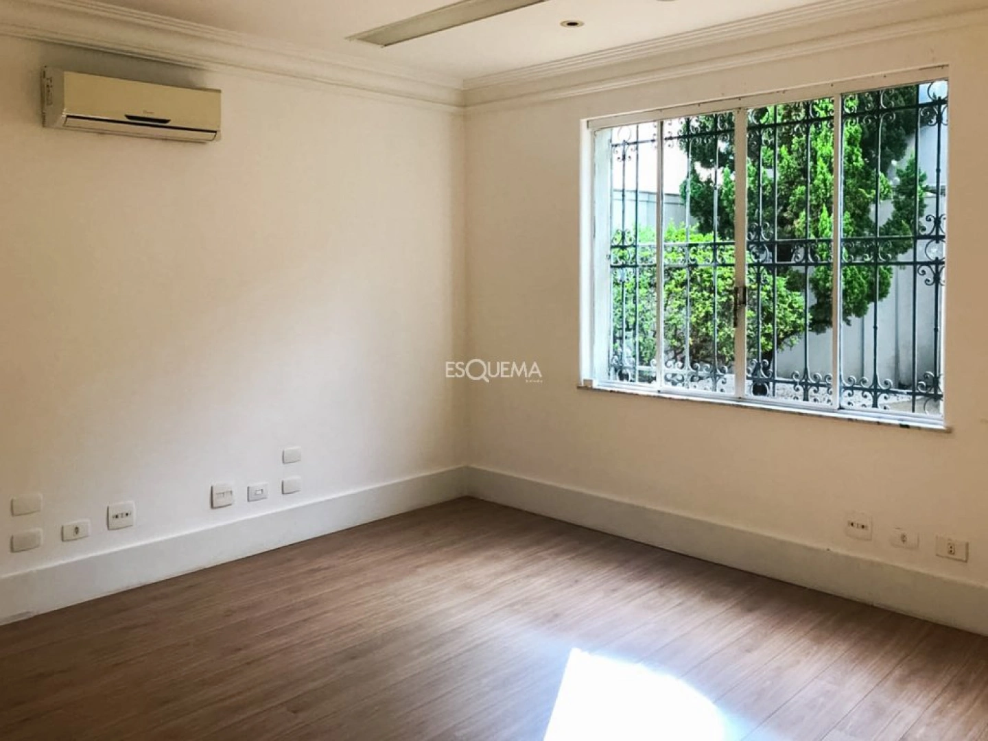 Casa comercial reformada em ótima localização - Imagem 12