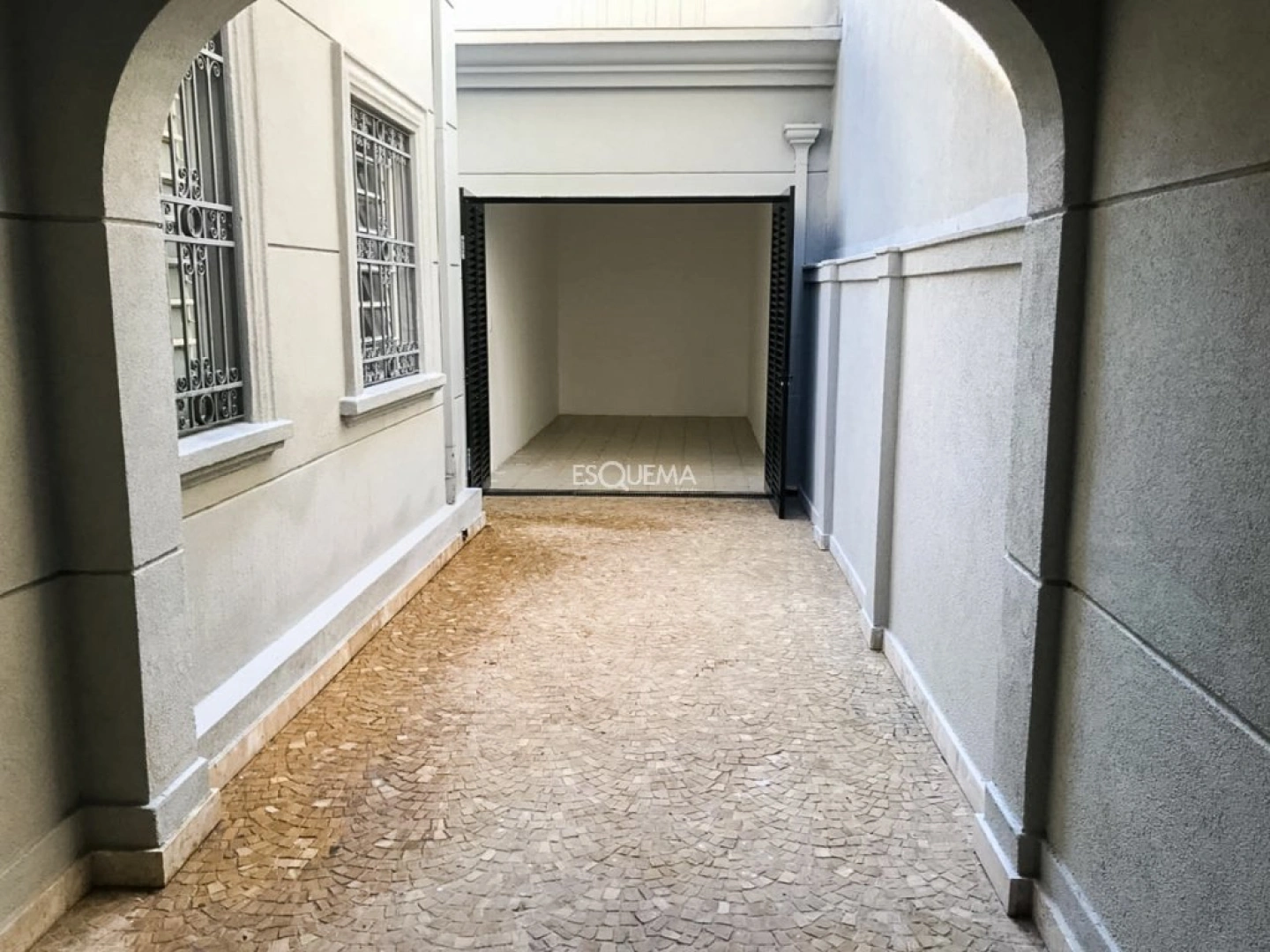 Casa comercial reformada em ótima localização - Imagem 13