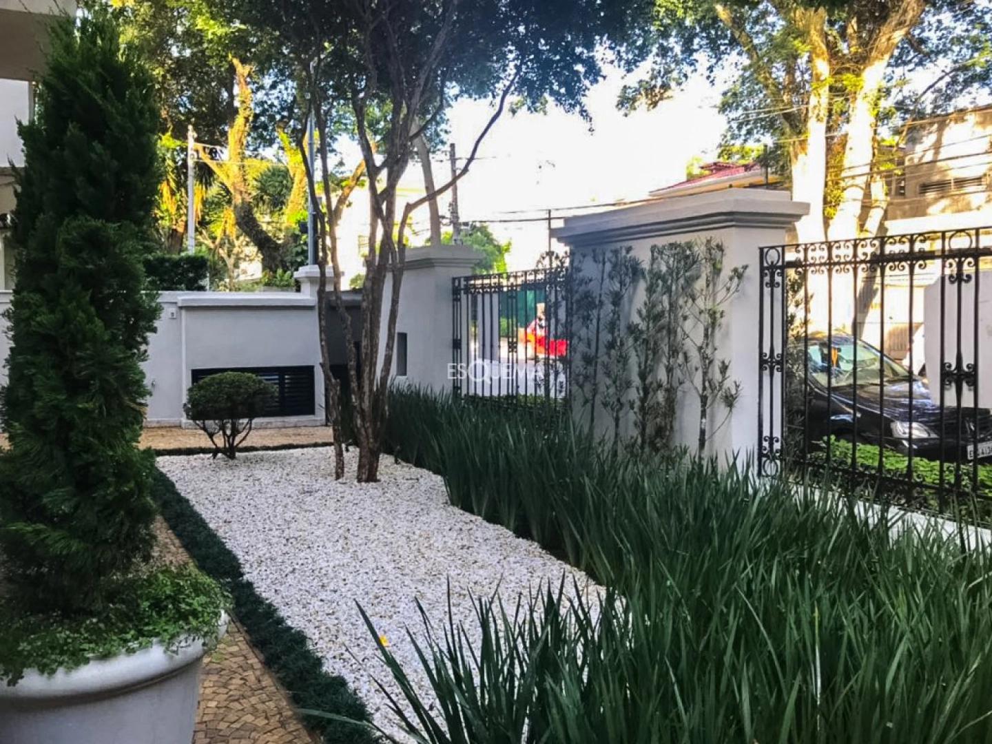 Casa comercial reformada em ótima localização - Imagem 1