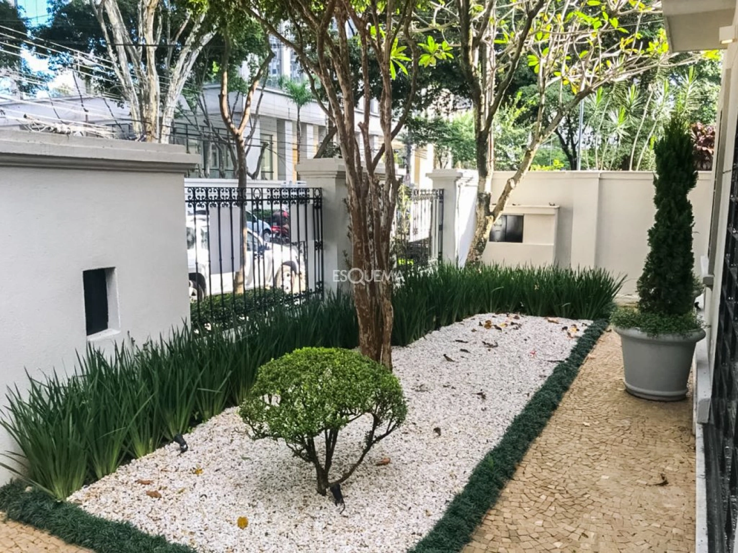 Casa comercial reformada em ótima localização - Imagem 2