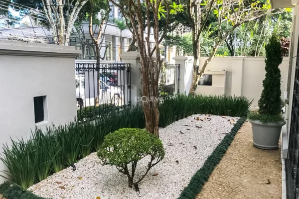 Casa comercial reformada em ótima localização