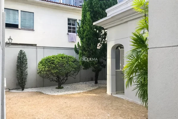 Casa comercial reformada em ótima localização