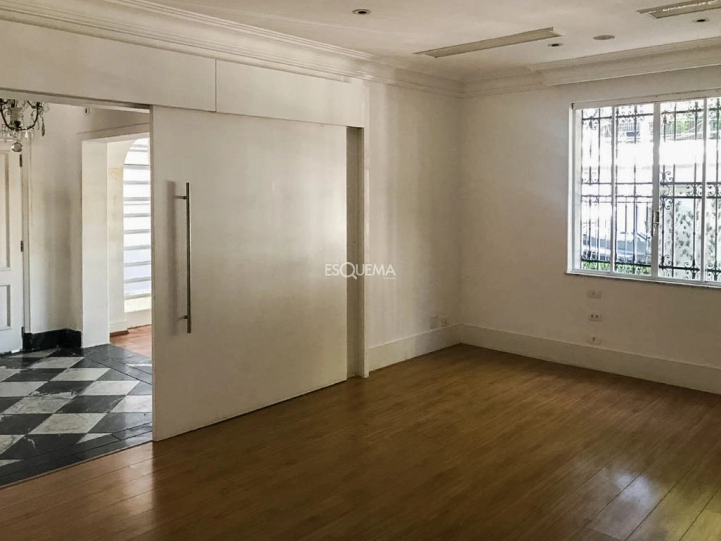 Casa comercial reformada em ótima localização - Imagem 7