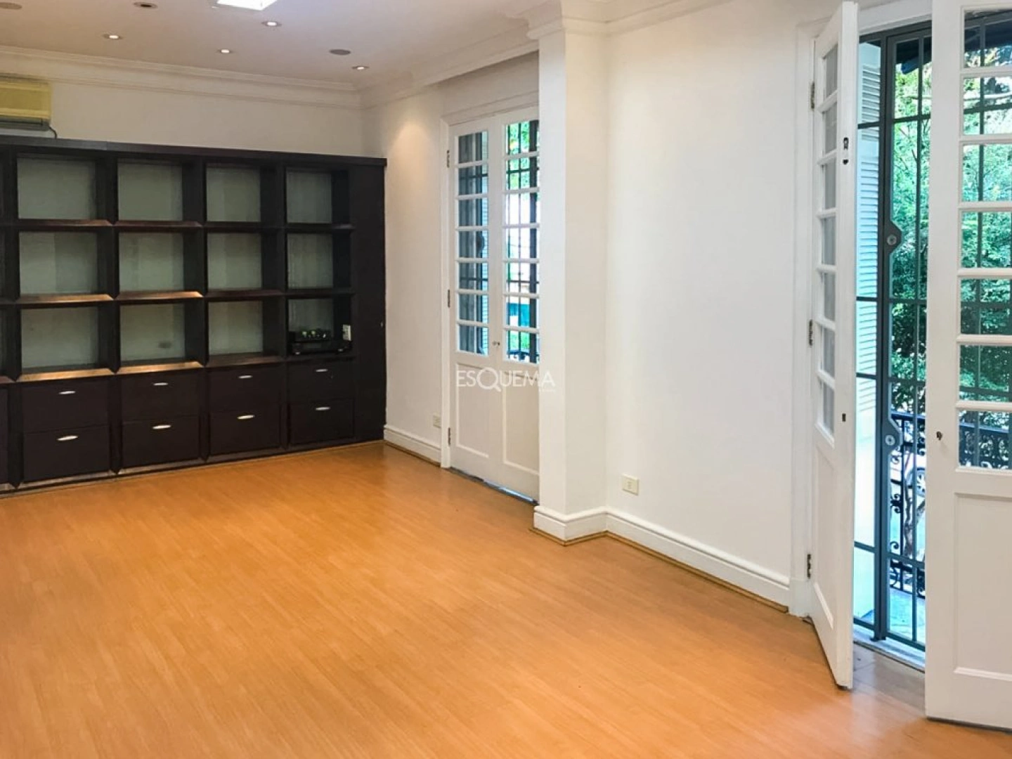 Casa comercial reformada em ótima localização - Imagem 9