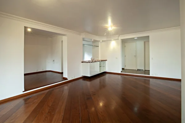 Apartamento reformado no Itaim Bibi