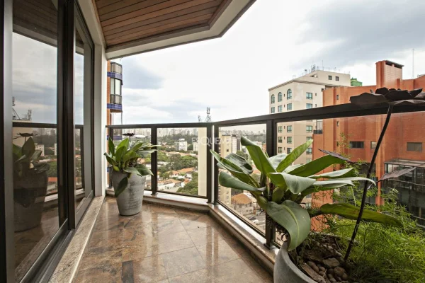 Apartamento reformado no Itaim Bibi