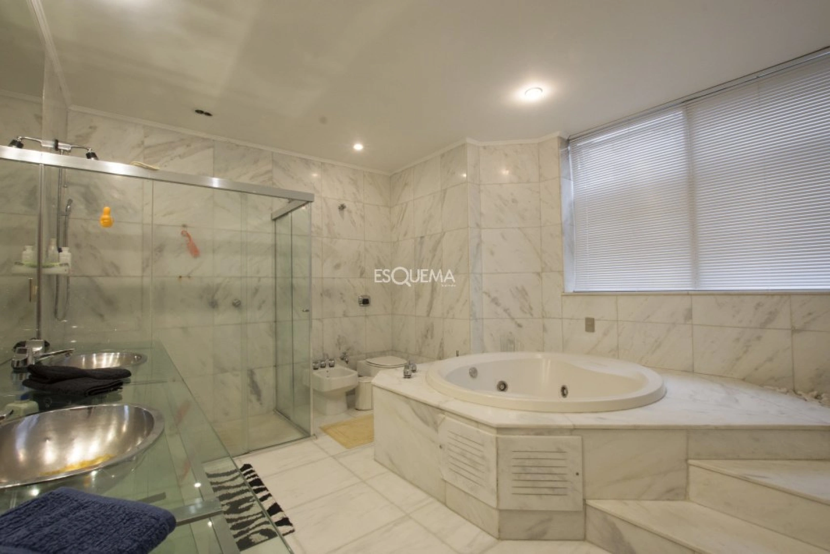 Amplo duplex em prédio cobiçado - Imagem 11