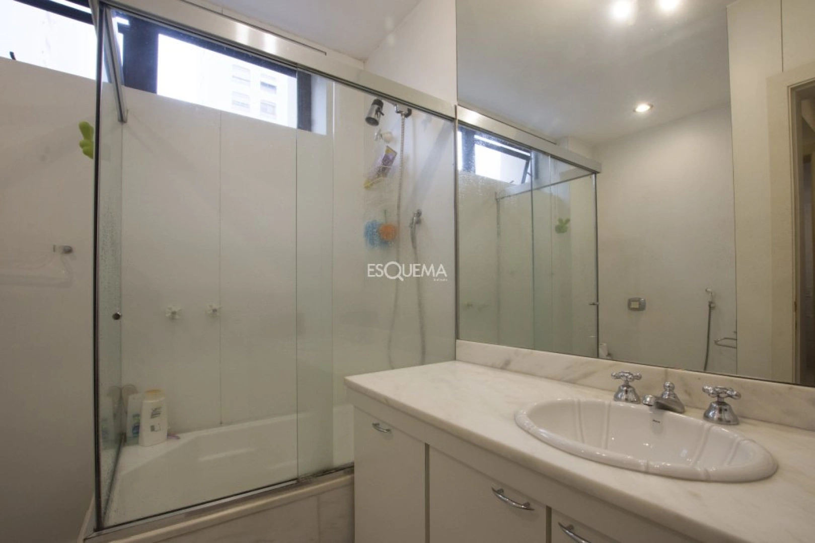Amplo duplex em prédio cobiçado - Imagem 12