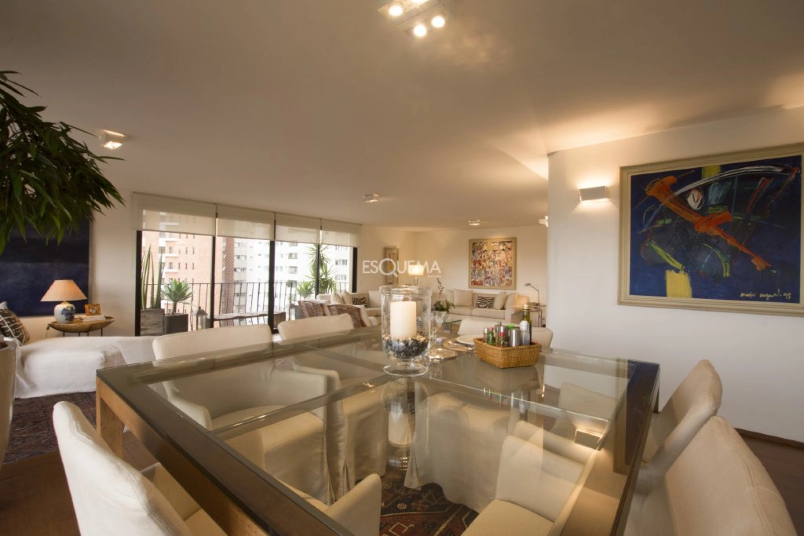 Amplo duplex em prédio cobiçado - Imagem 1