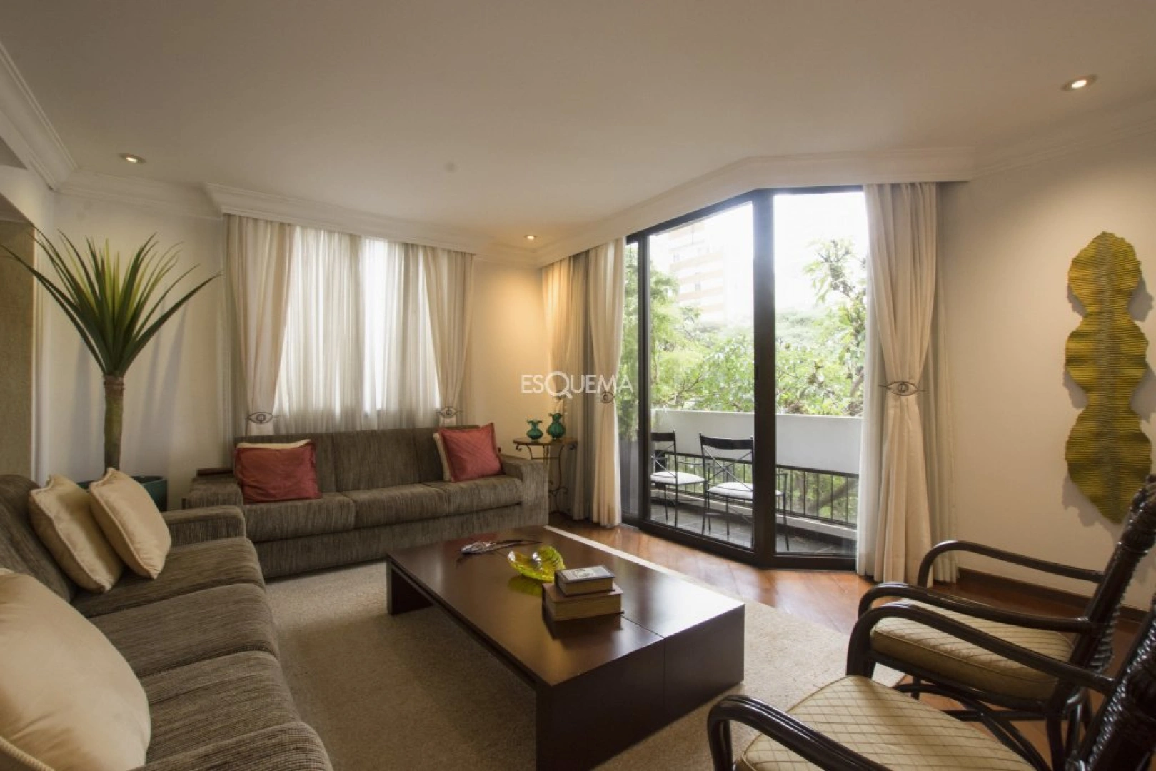 Amplo duplex em prédio cobiçado - Imagem 2