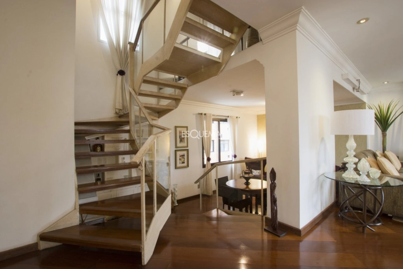 Amplo duplex em prédio cobiçado - Imagem 6