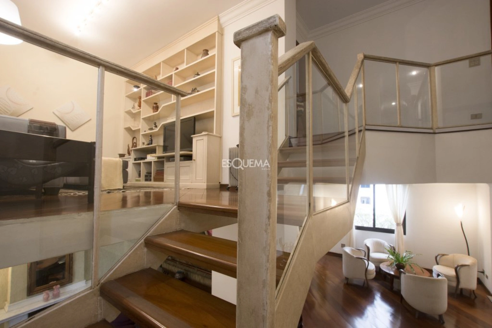 Amplo duplex em prédio cobiçado - Imagem 8
