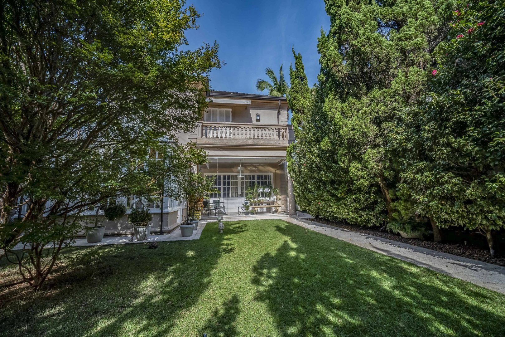 Casa com projeto Bi Crisostomo no Jardim Europa - Imagem 2