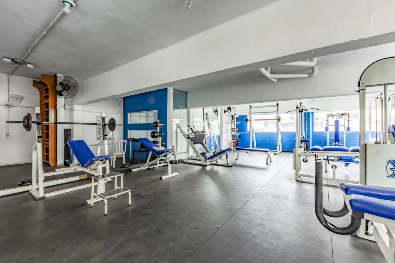 Prédio comercial com três pavimentos - Imagem 6