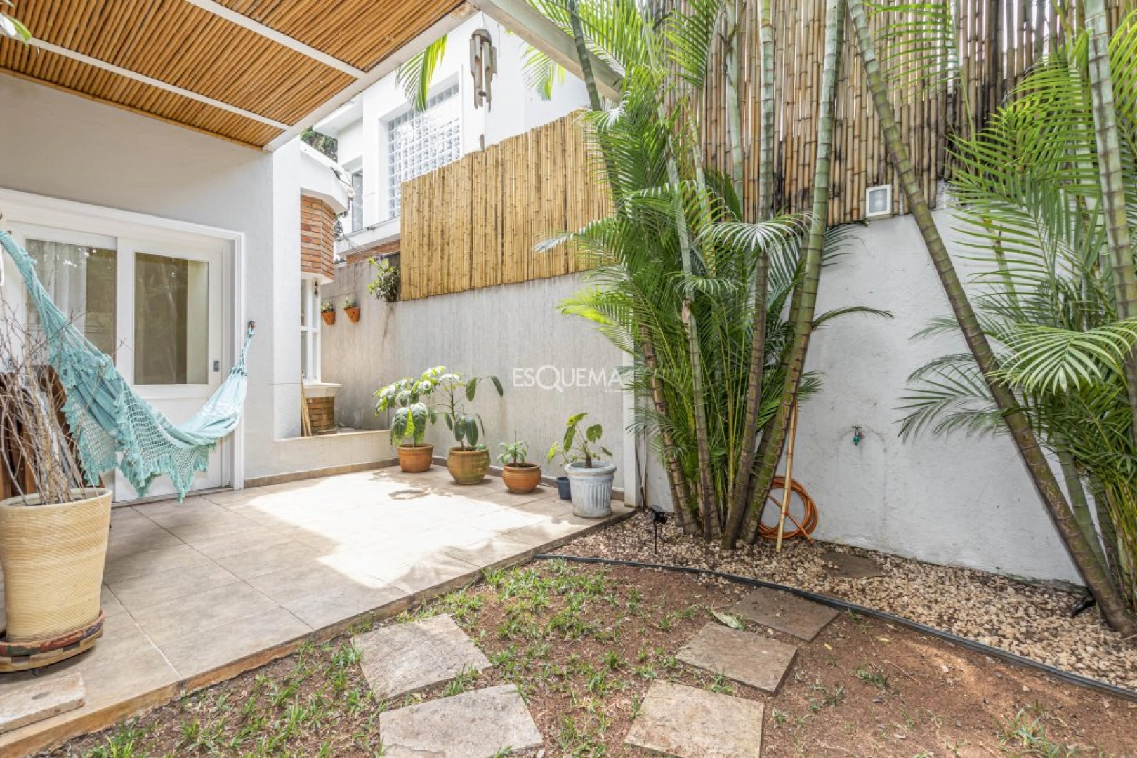 Casa em condomínio com jardim - Imagem 4